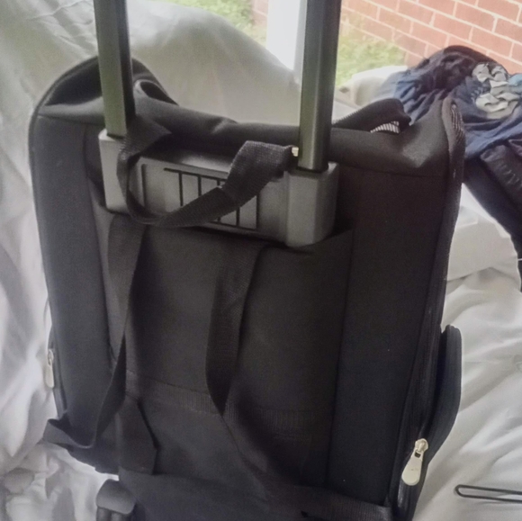 Global deluxe Backpack Pet Travel Carrier with Wheels  Approved by Most airlines - Picture 4 of 9